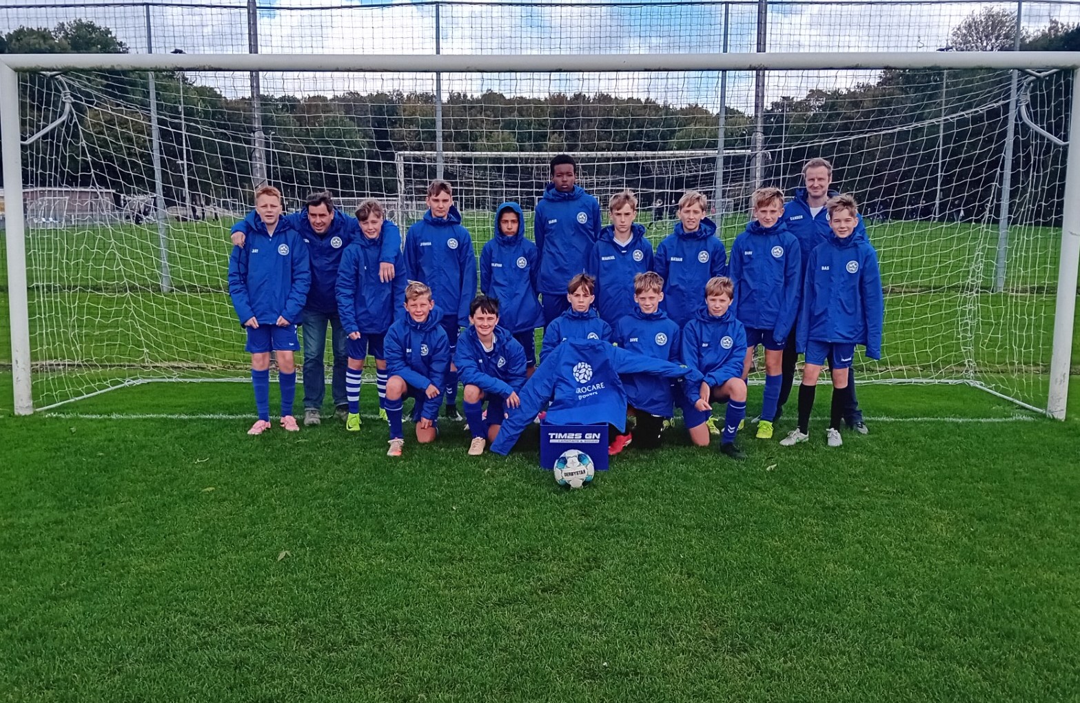 Nieuwe jassen voor JO13-2 dankzij Agro Care